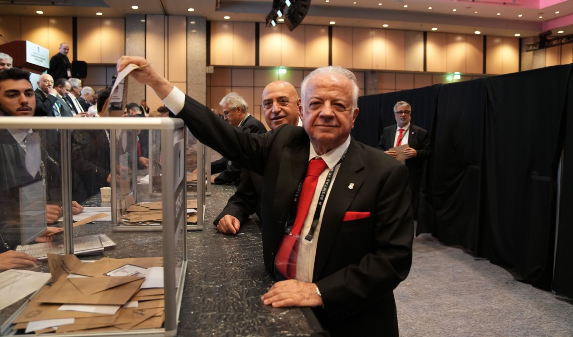 Beşiktaş’ta divan başkanı adayları oylarını kullandı