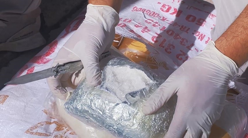 Van’da ’okul taşıtı’ yazan araçta 35 kilo metamfetamin ele geçirildi