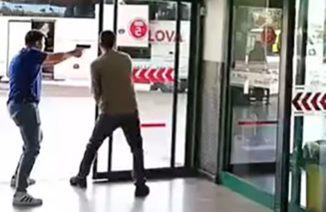 Otogarda etrafa rastgele ateş açan uzman çavuş bacağından vuruldu