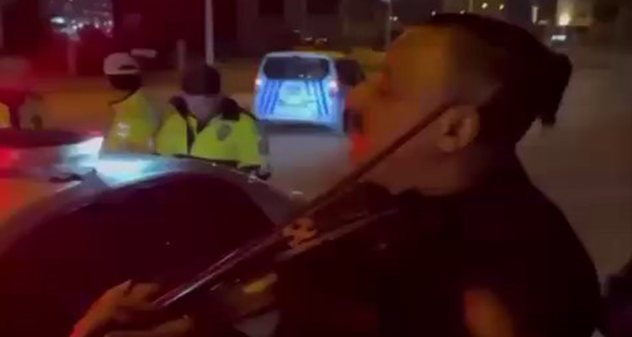 Cezaya fasıl molası: Darbuka ve kemanla oyun havası