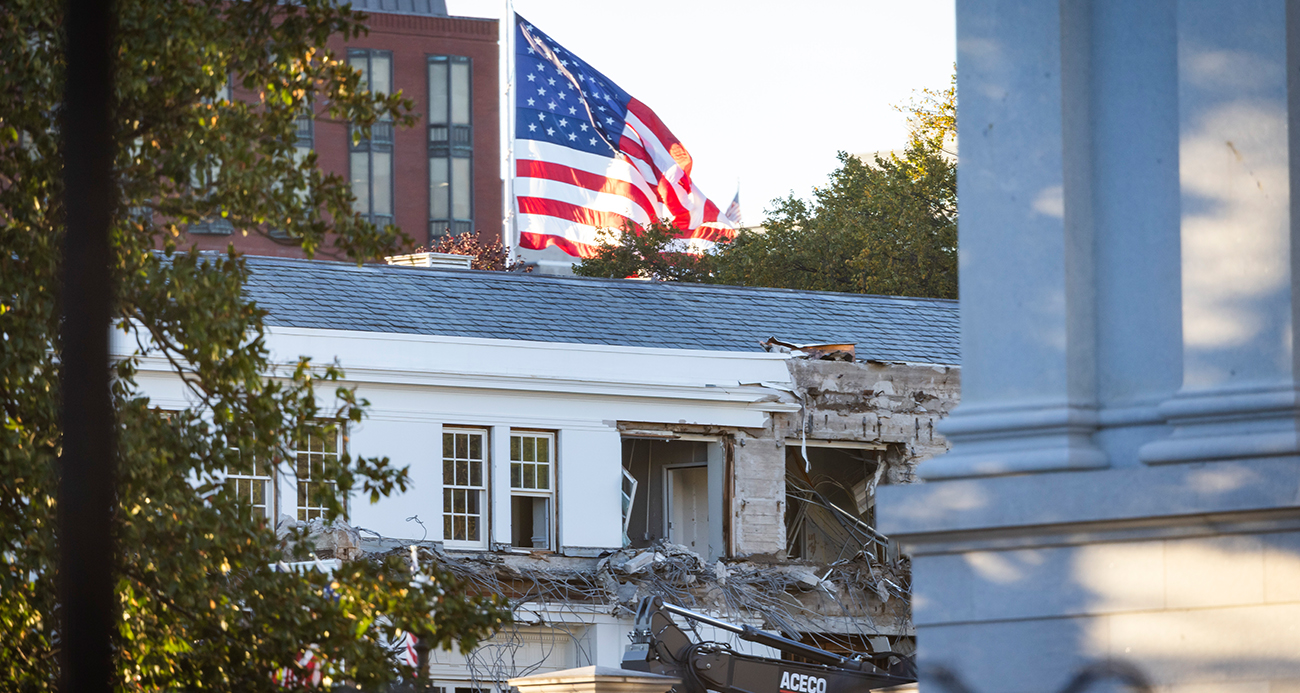 Beyaz Saray'da 200 milyon dolarlık yeni balo salonunun inşası başladı