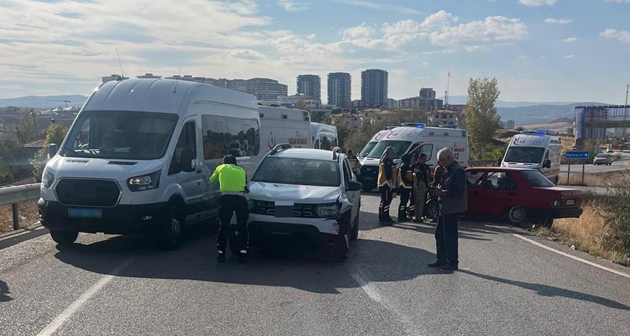 Kırıkkale’de iki otomobil kafa kafaya çarpıştı: 4 yaralı