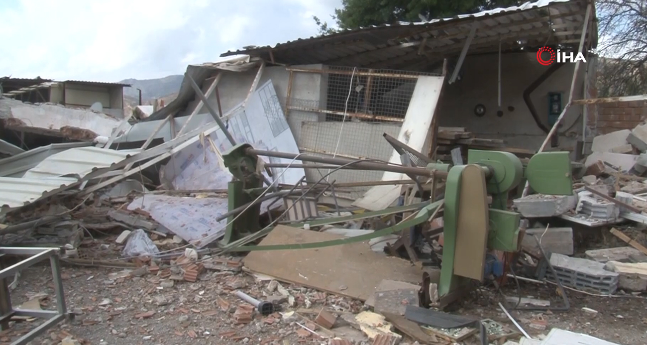 İzmir'de tüp patlaması: 1'i ağır 2 yaralı