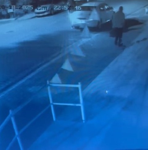 3 kişiyi öldüren, 2’si polis 7 kişiyi yaralayan Mustafa Emlik’in Uzman Çavuş Kemal Ekri’yi vurma anı kamerada