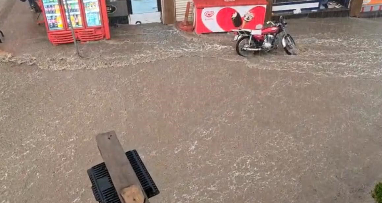 Diyarbakır’da sağanak yağış!