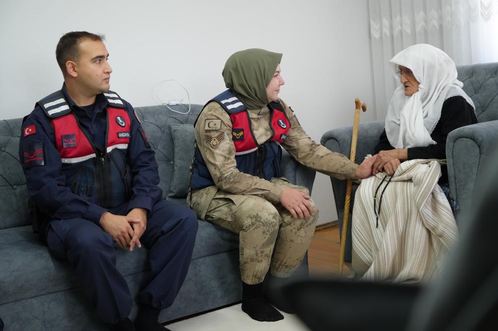 97 Yaşındaki Rabiye ninenin asker sevgisi: 