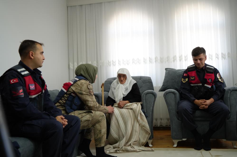 97 Yaşındaki Rabiye ninenin asker sevgisi: 