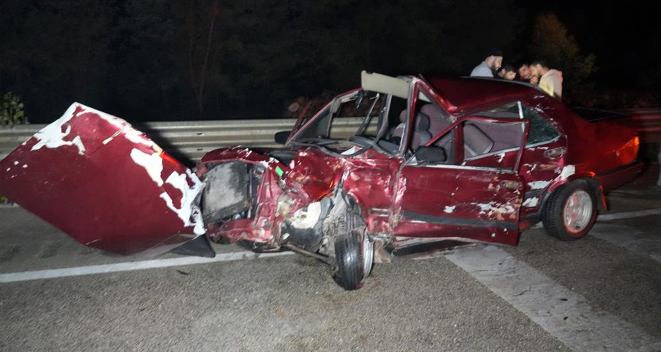 Kastamonu’da zincirleme trafik kazasında Tofaş hurda yığınına döndü