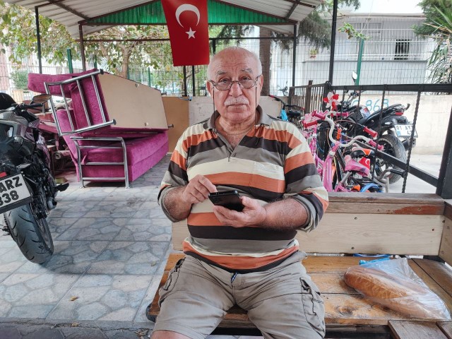 Seyhan Belediyesi parke taşı bulamayınca kaldırımı asfaltladı