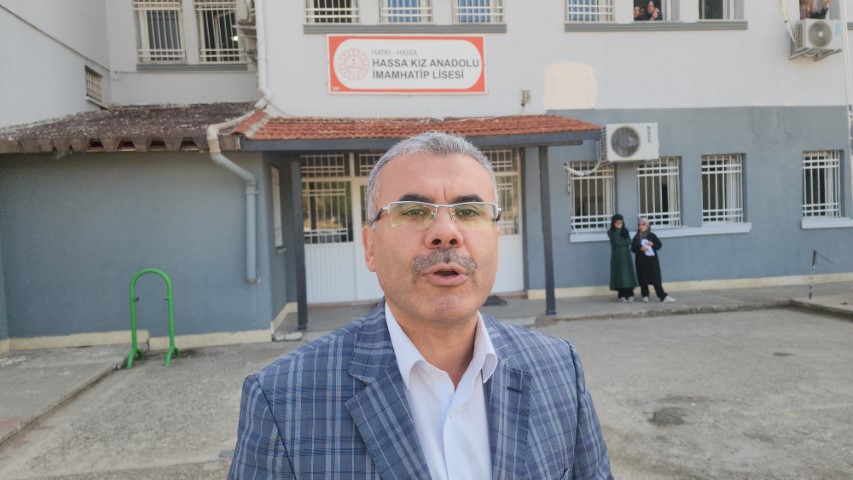 Emeğinin karşılığını alarak hafız olan kız, babasına müjdeli haberi gözyaşları içerisinde verdi