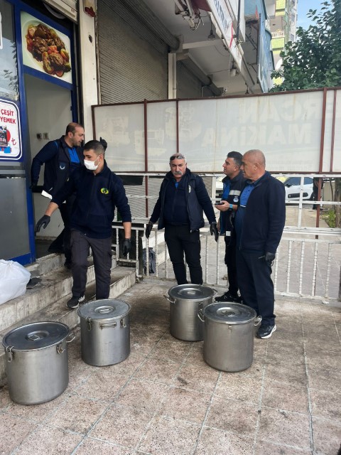 Tarihi geçmiş tonlarca eti insanlara yedireceklerdi: Yemek fabrikası mühürlendi