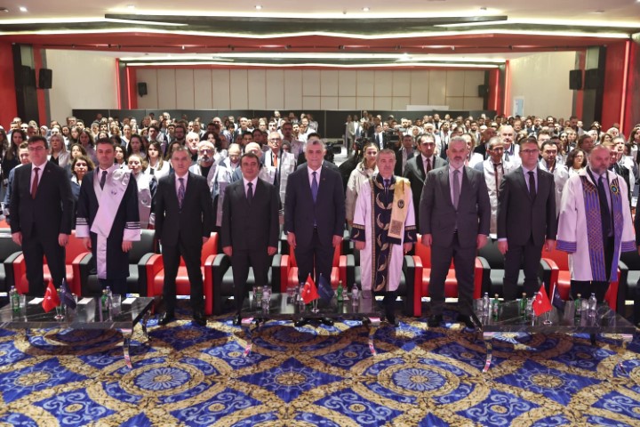 Ticaret Bakanı Bolat: ‘‘Bu yılı 1,5 trilyon doların üzerinde bir milli gelirle tamamlamayı hedefliyoruz’’