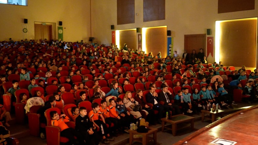 Aksa Elektrik tiyatro ile çocuklara farkındalık kazandırıyor