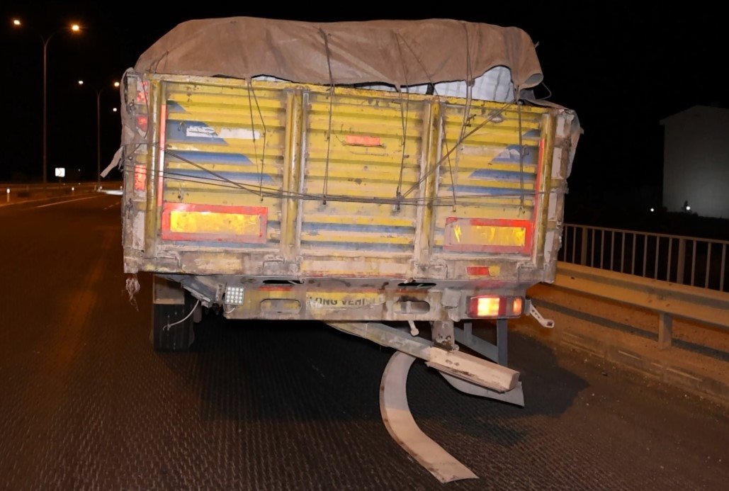 Aday sürücü alkollü araç kullandı, tıra arkadan çarptı: Ehliyeti daimi olarak iptal edildi