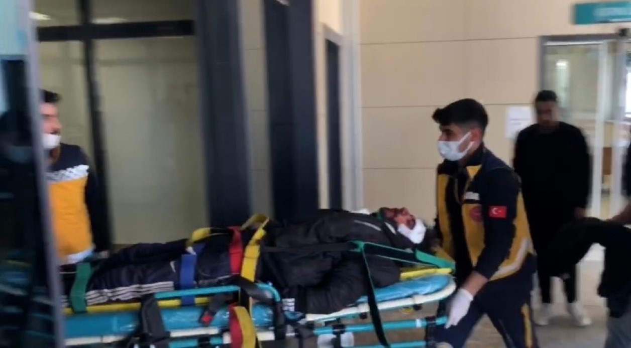 Şanlıurfa’da yol kenarında silahla vurulmuş 2 kişi bulundu