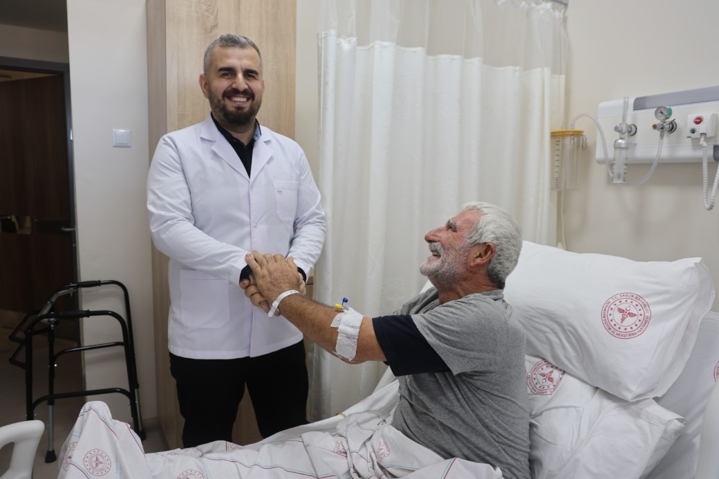 Kamyondan düşüp pelvis kemiği kırıldı, Konya’da 2 saatlik ameliyatla sağlığına kavuştu