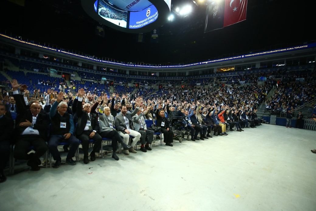 Fenerbahçe’de taşınmazlar üzerinde yönetime yetki veren maddeler kabul edildi