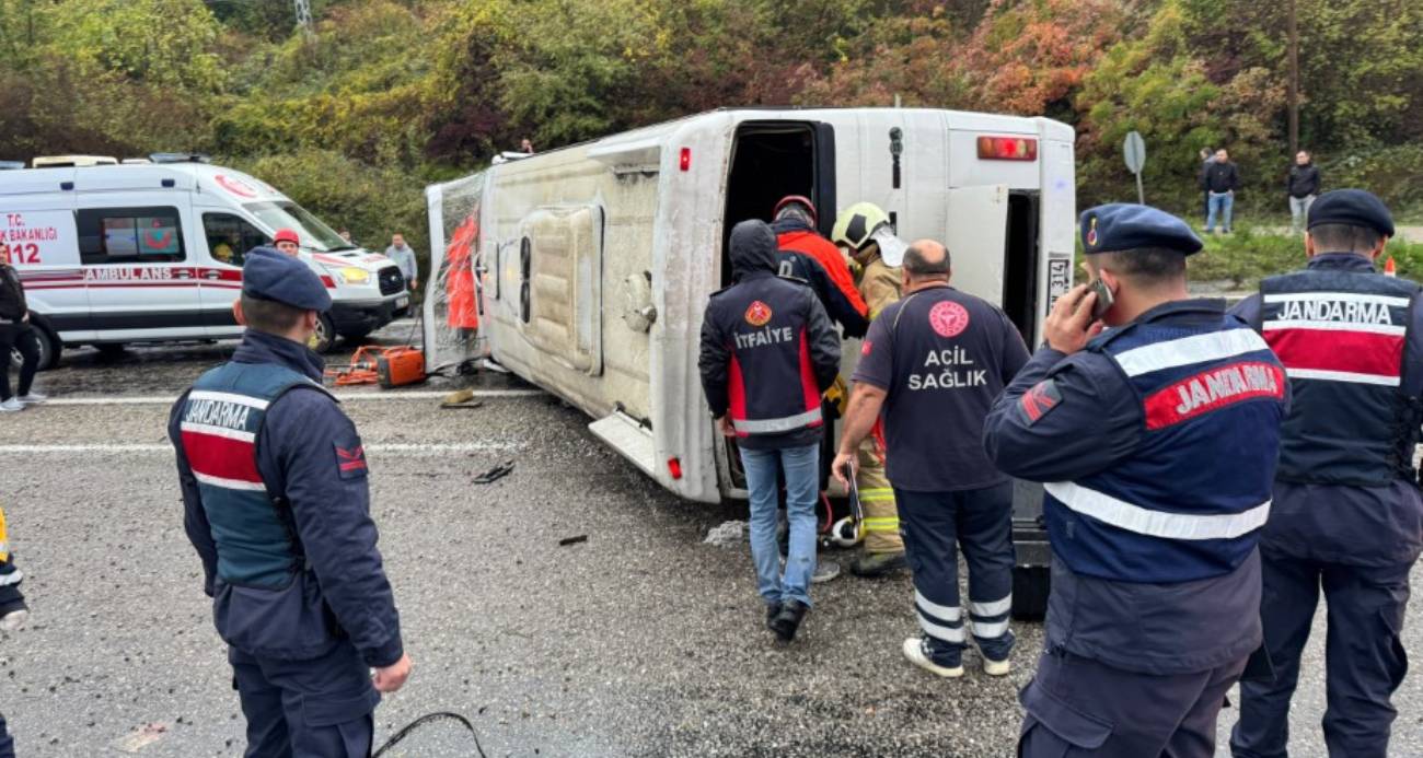 Bartın’da işçi servisi devrildi: 1 ölü, 19 yaralı