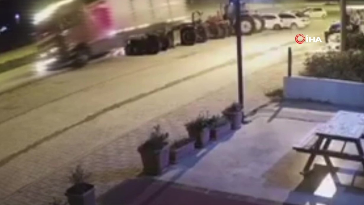 Kontrolden çıkan tır, park halindeki 8 araca çarptı