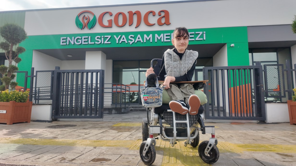 Serebral palsili Şevval, Korece ve İngilizce öğrenip köşe yazarı oldu