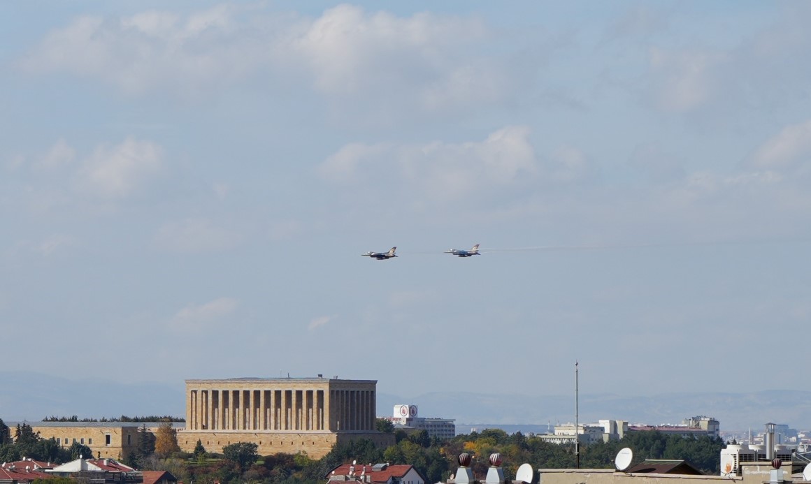 SOLOTÜRK, Anıtkabir semalarında çevre tanıma uçuşunu icra etti