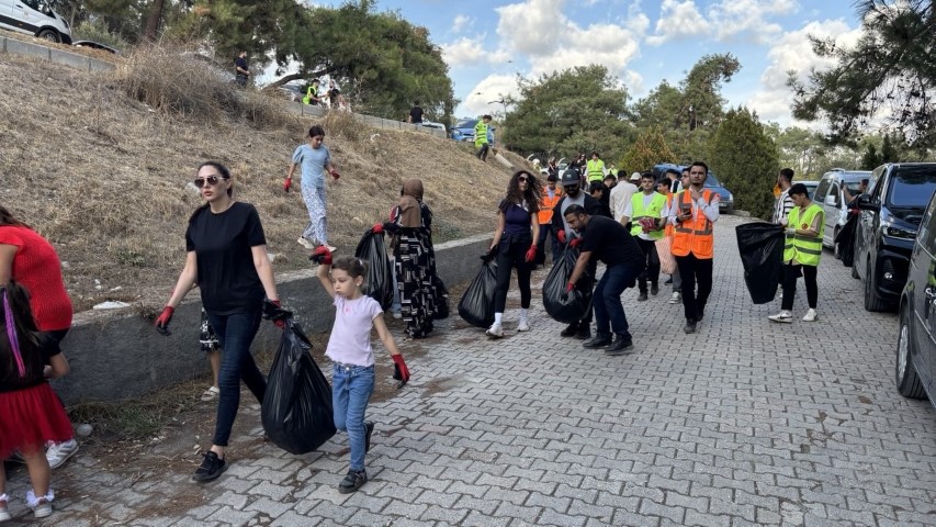 Aylarca belediye temizlemedi, vatandaş bir günde temizledi