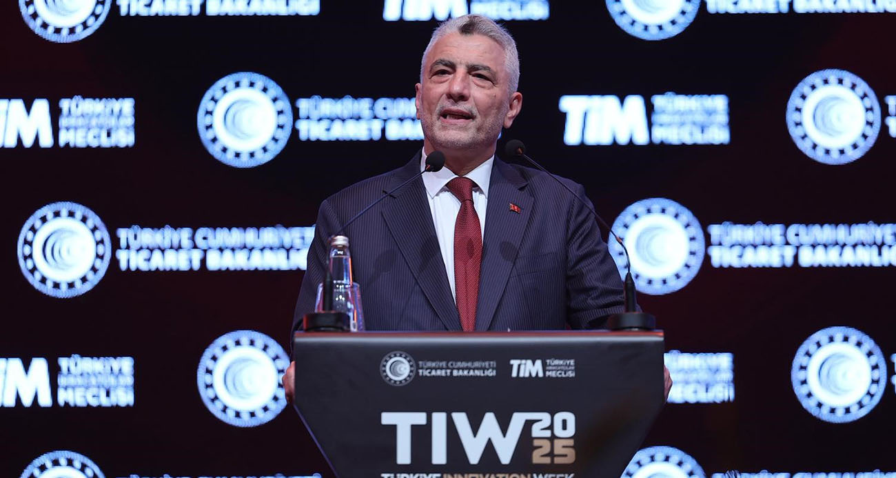 Bakan Bolat: "Mal ve hizmet ihracatında toplam 390 milyar dolara ulaşarak, Cumhuriyet tarihimizin rekorunu kırdık"