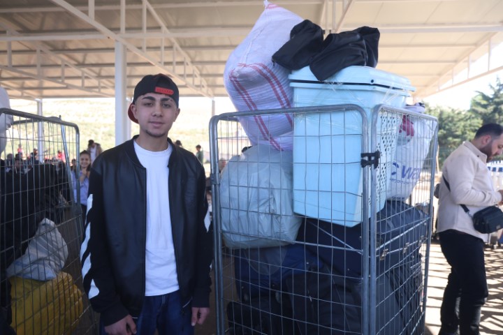 Türkiye’de doğup büyüyen 9 yaşındaki Suriyeli çocuk, gözyaşları içerisinde 