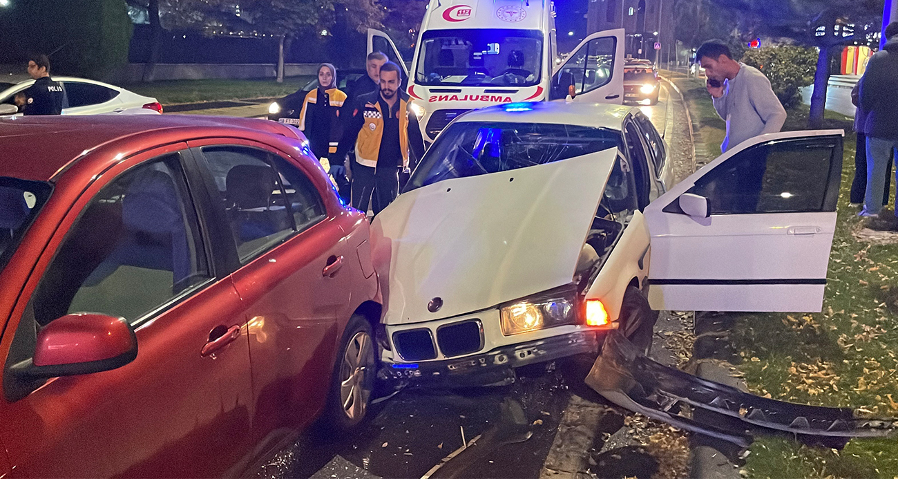 Sivas’ta 5 araç birbirine girdi: 1 kişi yaralandı