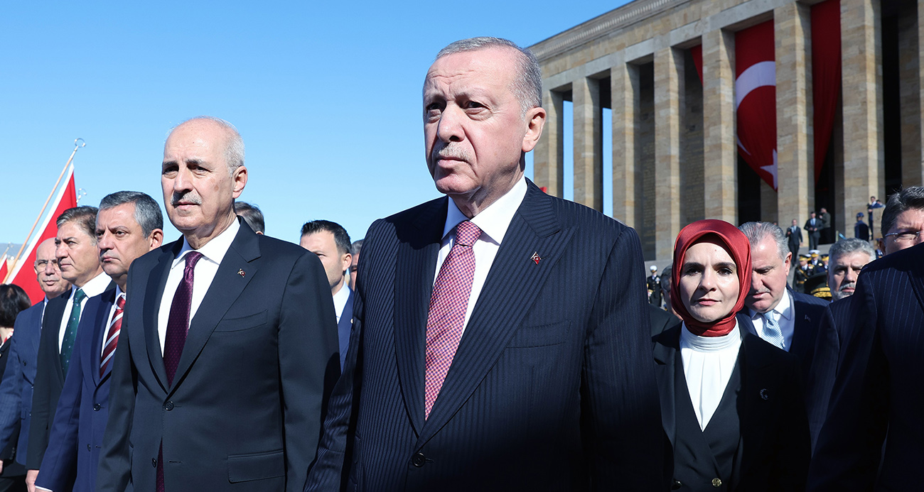 Cumhurbaşkanı Erdoğan başkanlığındaki devlet erkanı Anıtkabir’i ziyaret etti