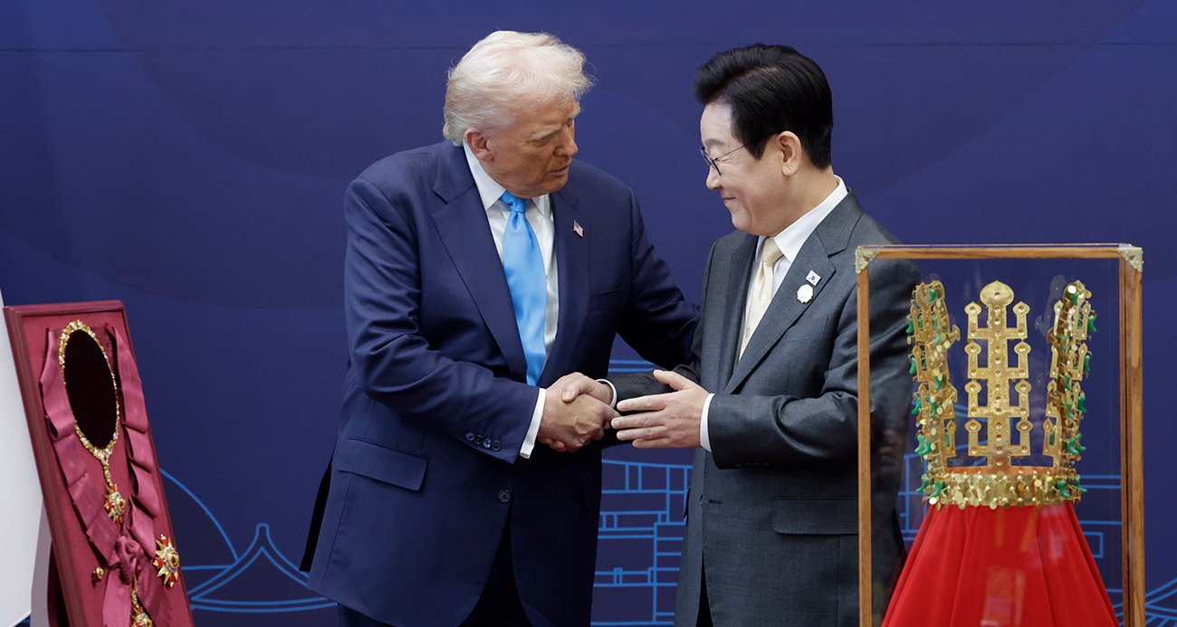 Trump'a Güney Kore'de en yüksek devlet onuru "Mugunghwa Büyük Nişanı" verildi