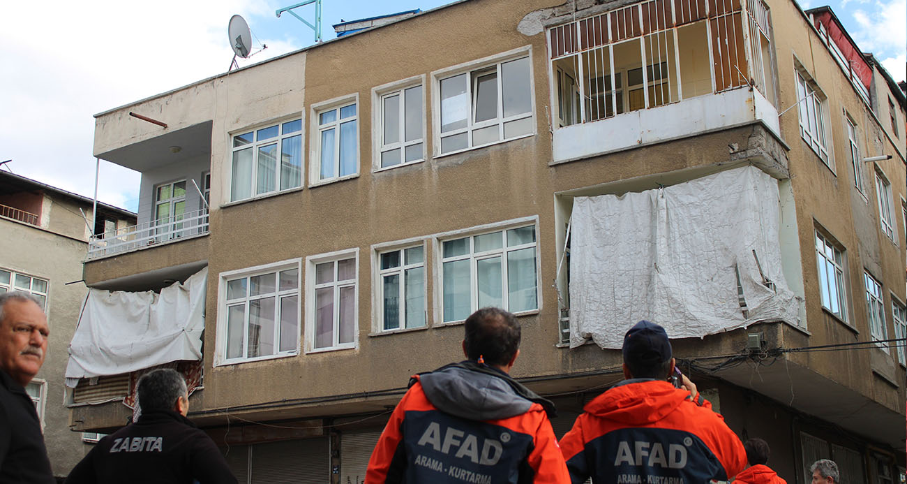 Kayseri’de 3 katlı bina yıkılma tehlikesi nedeniyle boşaltıldı