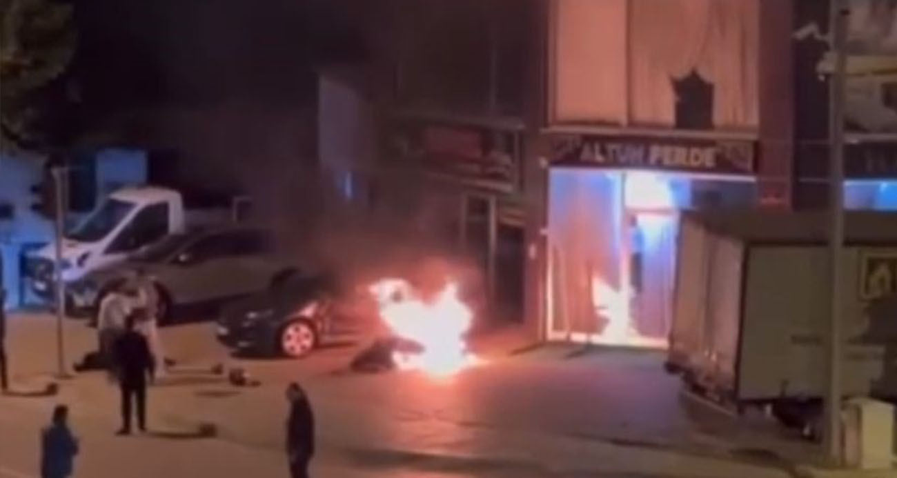 Kaza yapıp yanan motosikletin sürücüsünü alevlerden çekip aldı, ’Kahramanlık değil, insanlık görevi" dedi