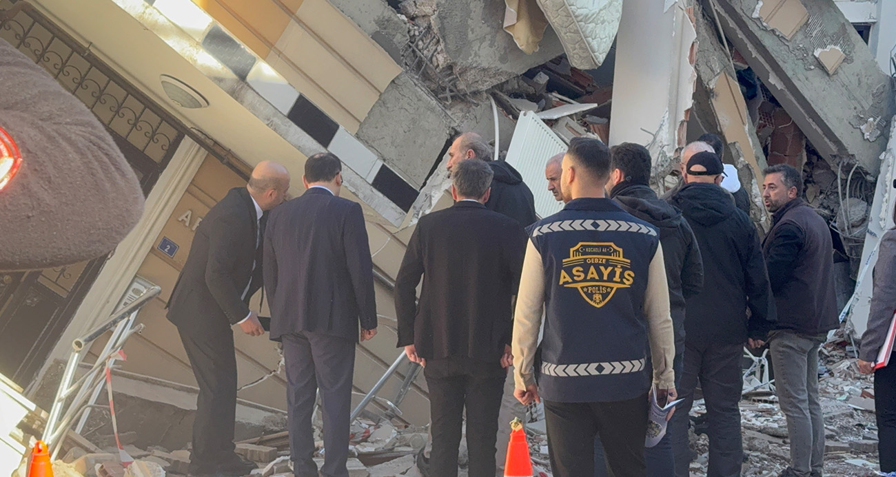 Gebze'de çöken binanın enkazında inceleme yapılıyor