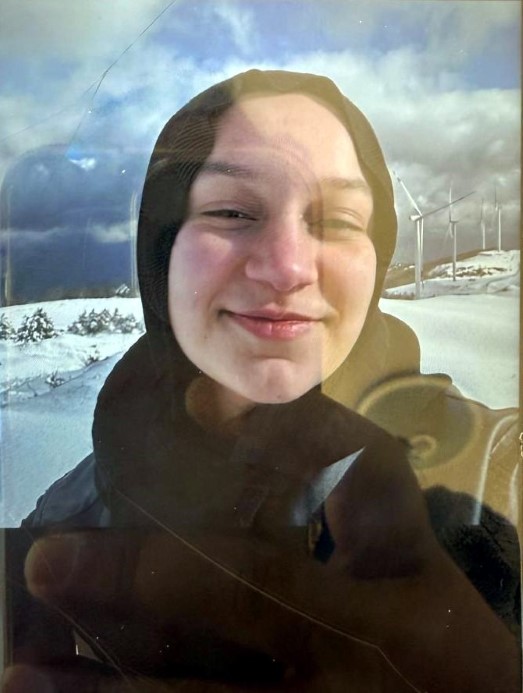 Enkazda ailesini kaybeden genç kıza akrabası sahip çıkacak