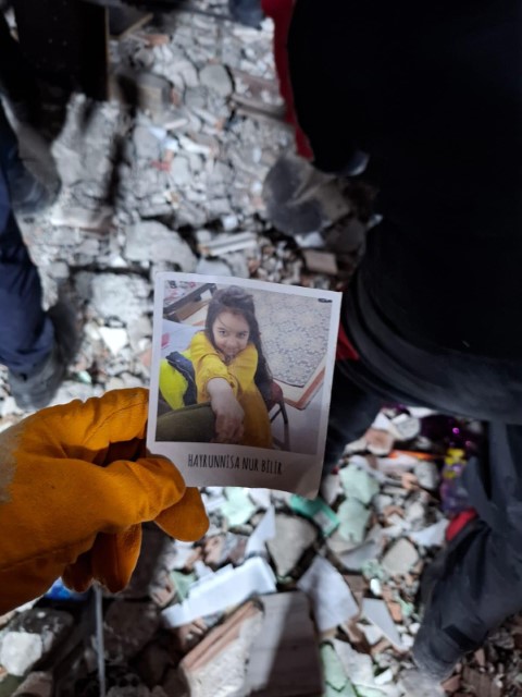 Enkazda kalan 4 kişilik Bilir ailesi, son yolcuklarına uğurlandı