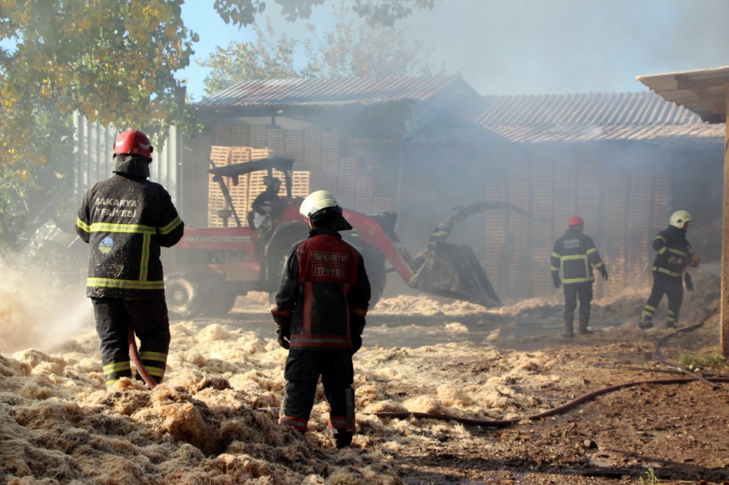 Sakarya’da ahşap atölyesinde korkutan yangın