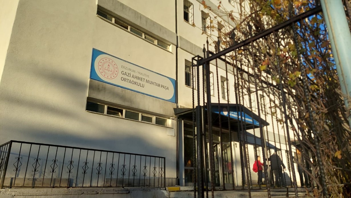 Erzurum’da okul çıkışı merdivenlerde izdiham: 23 öğrenci yaralandı