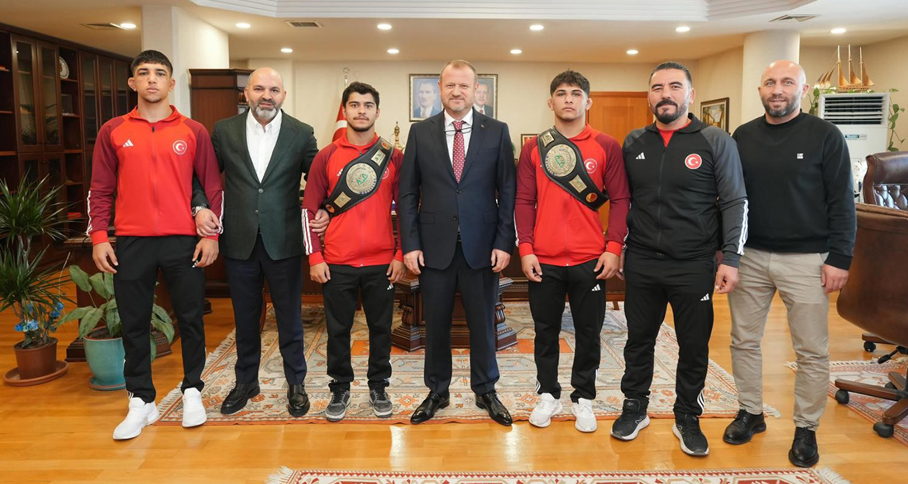 Dünya şampiyonu güreşçilerden RTÜK’e ziyaret