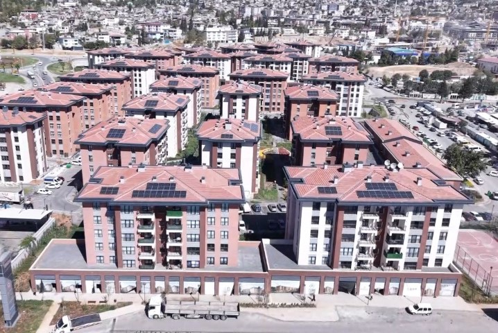 Depremin simgesi Ebrar Sitesi yeniden doğdu