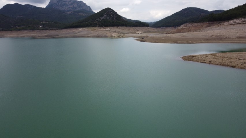 Kozan Barajı manzaranın değil, kuraklığın simgesi oldu