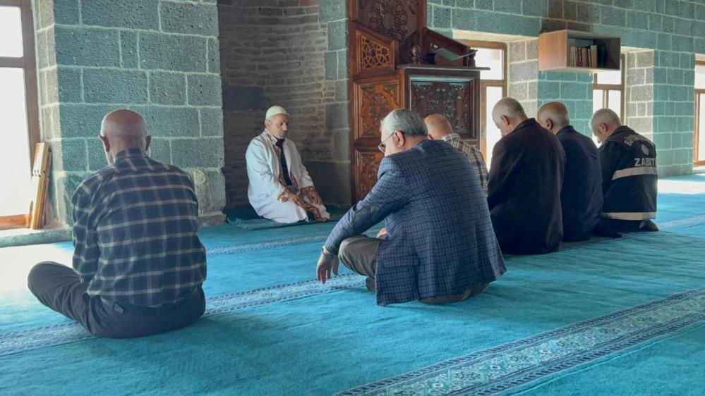 Bin yıllık camide cemaat abdest alamıyor