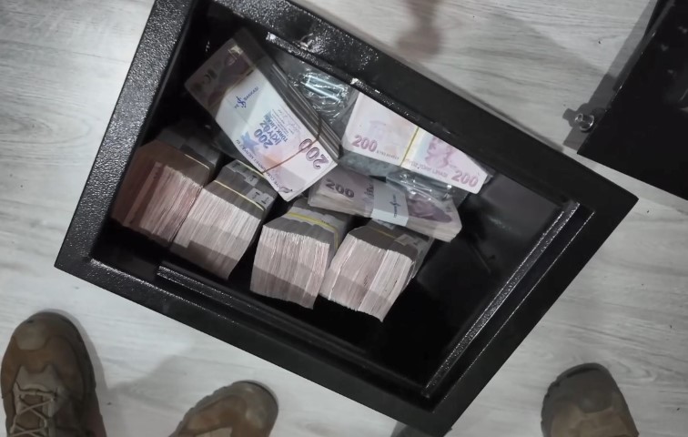 Deste deste para çıktı: Loca bileti satarak dolandırıcılık yapan 16 şüpheli yakalandı