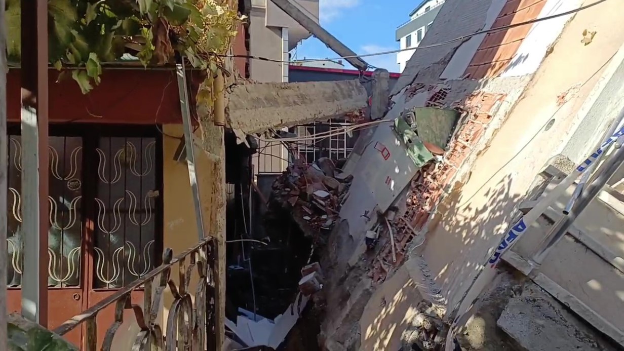 4 kişiye mezar olan binanın yanındaki apartman sakini: "Deprem oldu sandık, evimizde ciddi hasar oluştu"