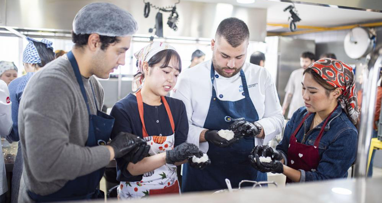 Japon öğrencilere Türk mutfağı dersi