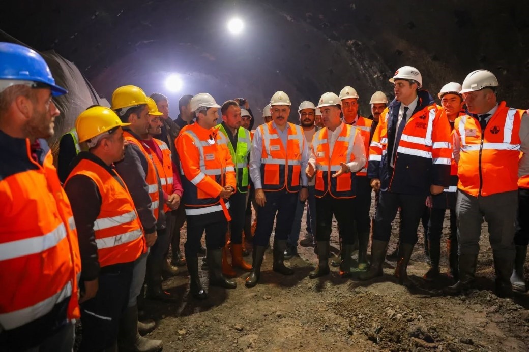 Bayburt Group İnşaat’ın 13 yıldır tamamlayamadığı Kop Tüneli’nde valiler incelemelerde bulundu