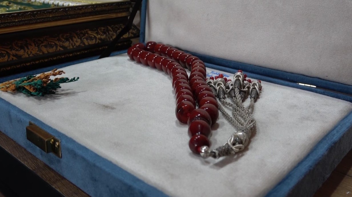 Bu tespihlerin fiyatı dudak uçuklatıyor