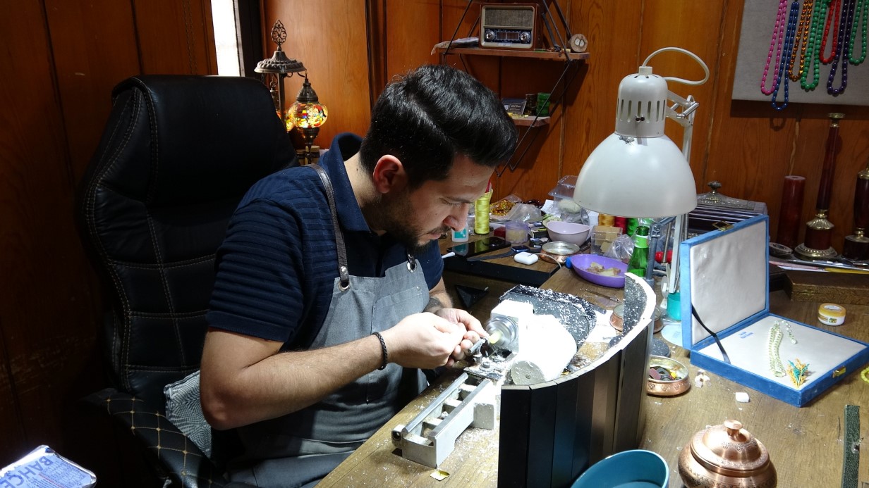 Bu tespihlerin fiyatı dudak uçuklatıyor