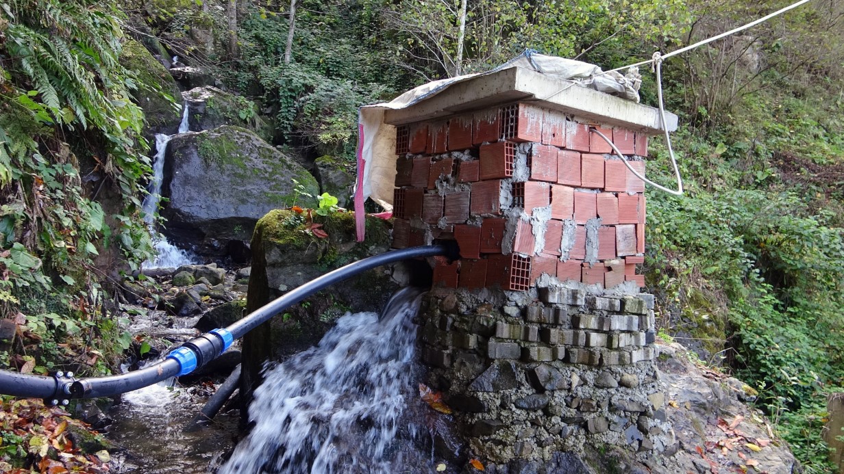 Sudan kendi elektriklerini üreterek herkese örnek oldular