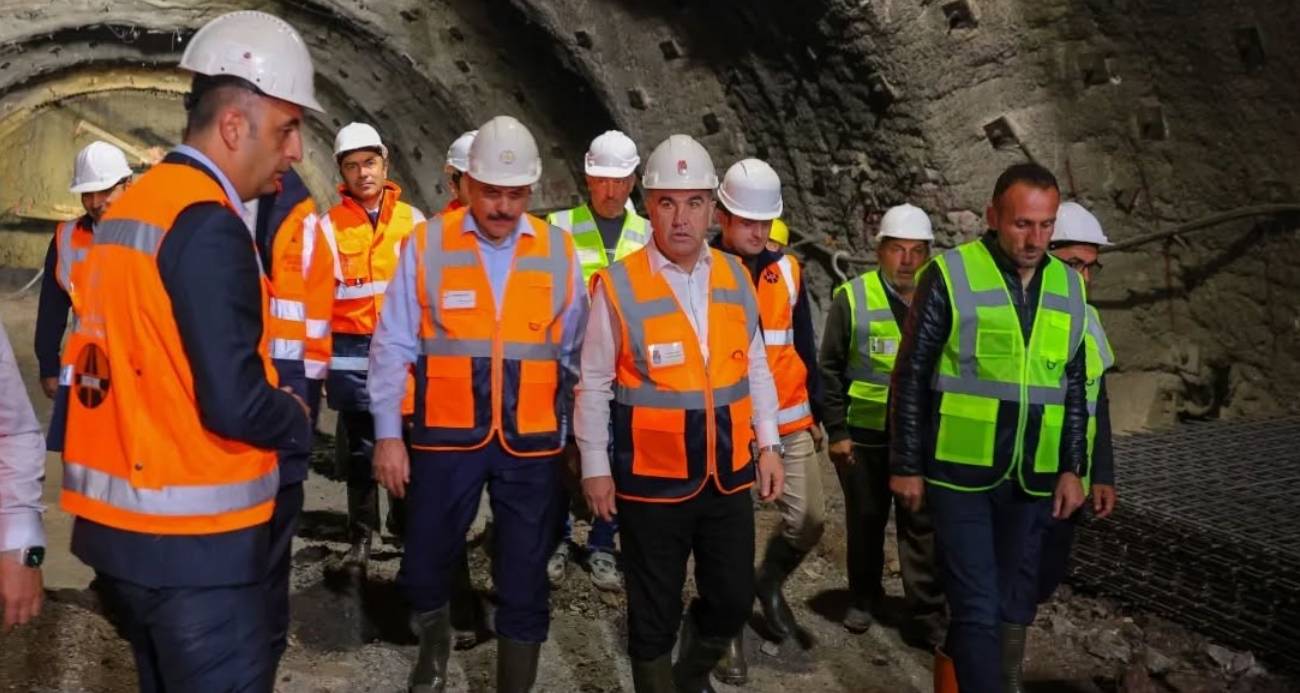 Bayburt Group İnşaat’ın 13 yıldır tamamlayamadığı Kop Tüneli’nde valiler incelemelerde bulundu